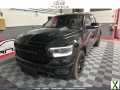 Photo dodge ram 1500 CREW CAB 5.7L V8 HEMI Laramie Night Edition +