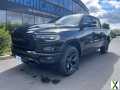 Photo dodge ram 1500 crew limited night edition 2022