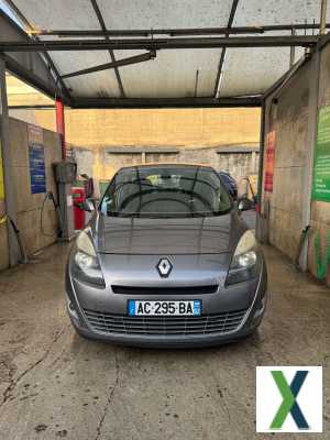Photo renault grand scenic Scénic III dCi 105 eco2 Privilège 5 pl