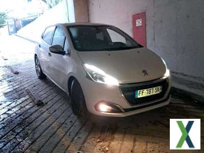 Photo peugeot 208 (2) 1.2 PURETECH 110 S\u0026S ALLURE BUSINESS 5P